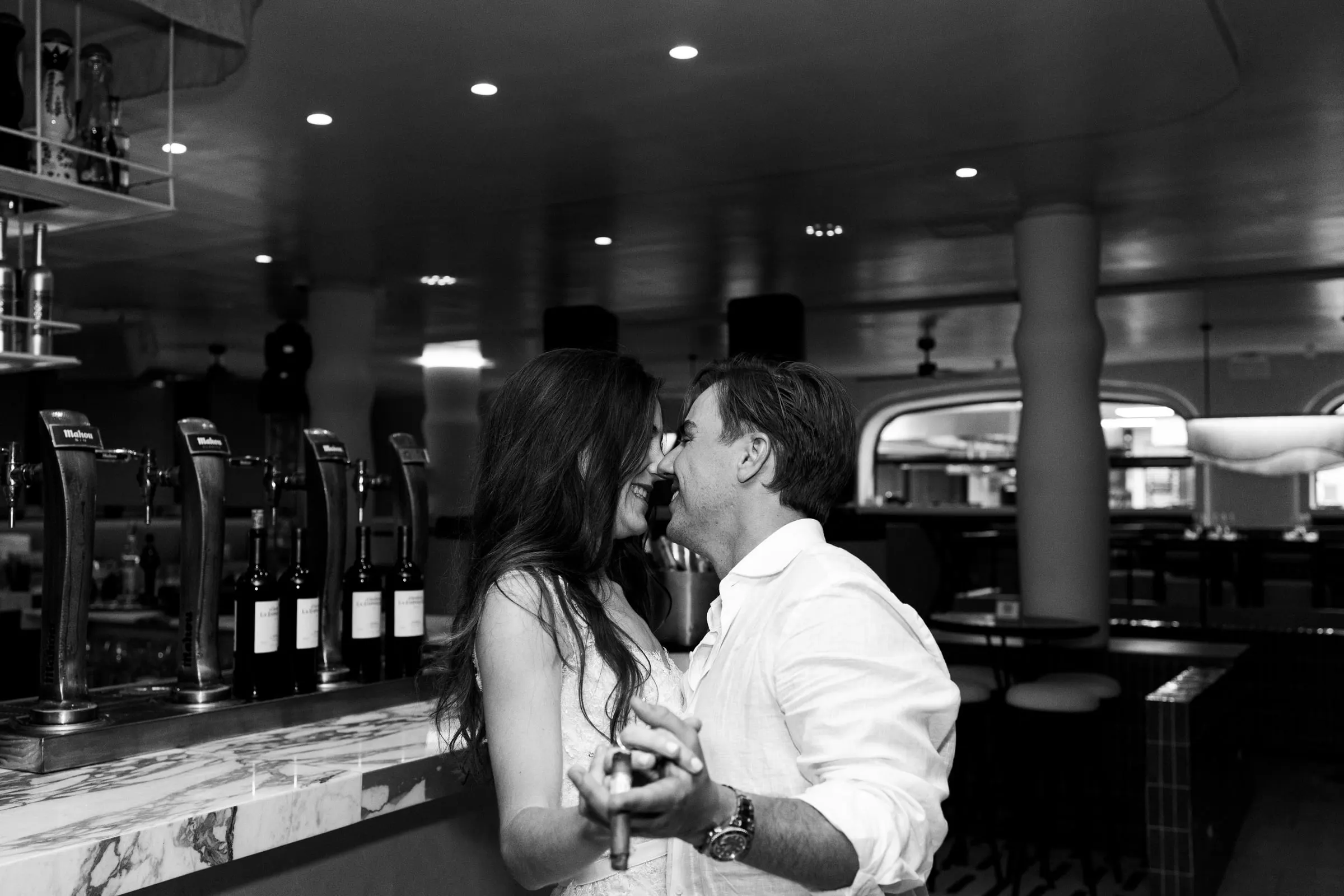 Black and white of the couple dancing close at the bar during the party, Barbillón, Marbella