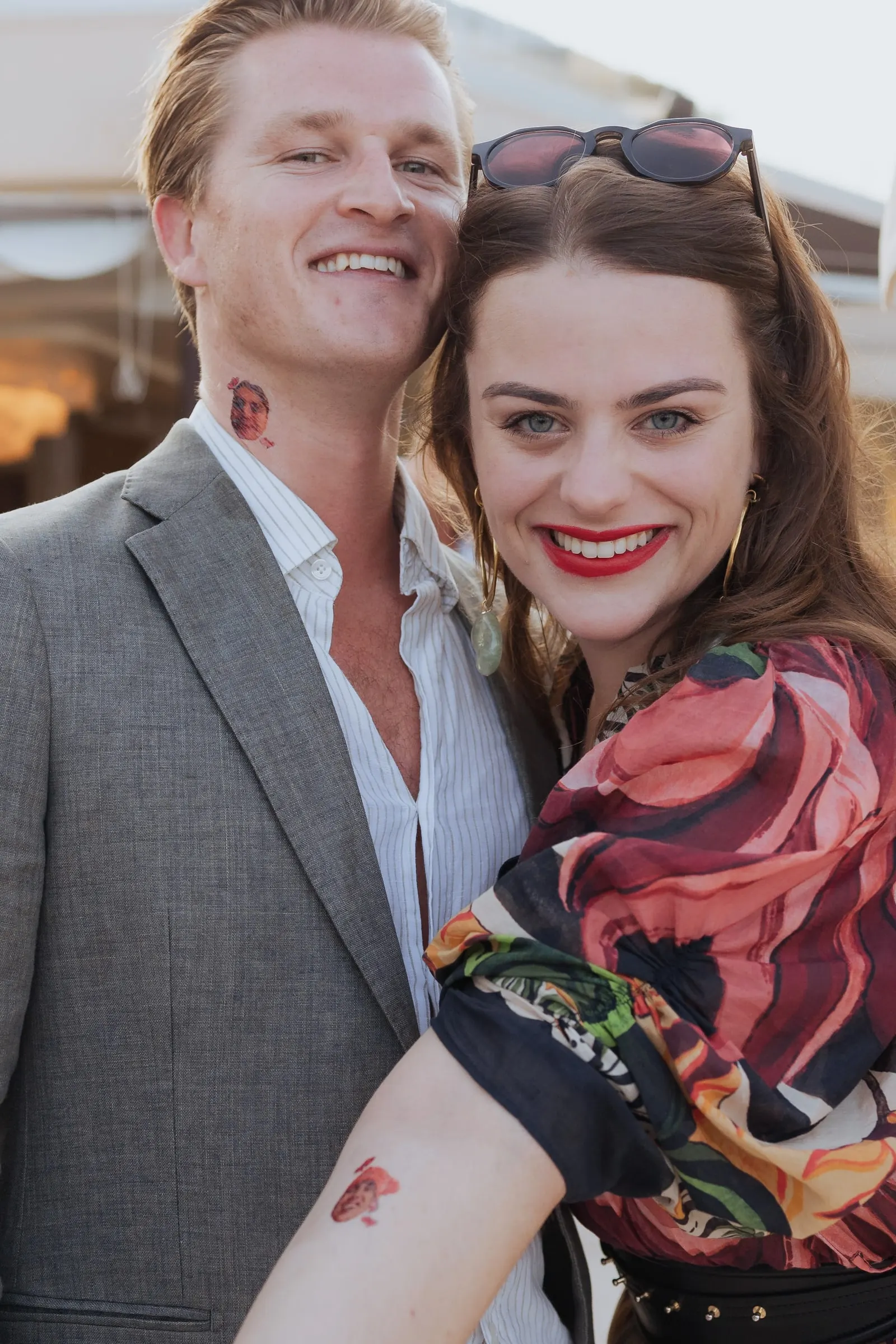Two guests posing cheek to cheek and smiling at the party, Barbillón, Marbella