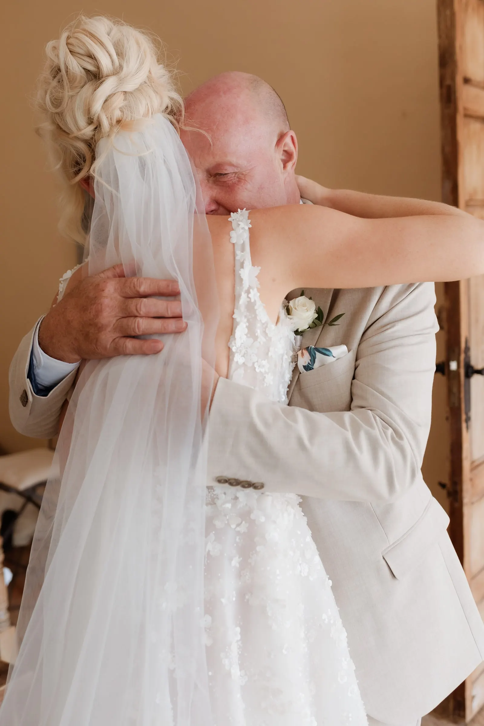 Bride and her father hugging before the ceremony at Hacienda San José